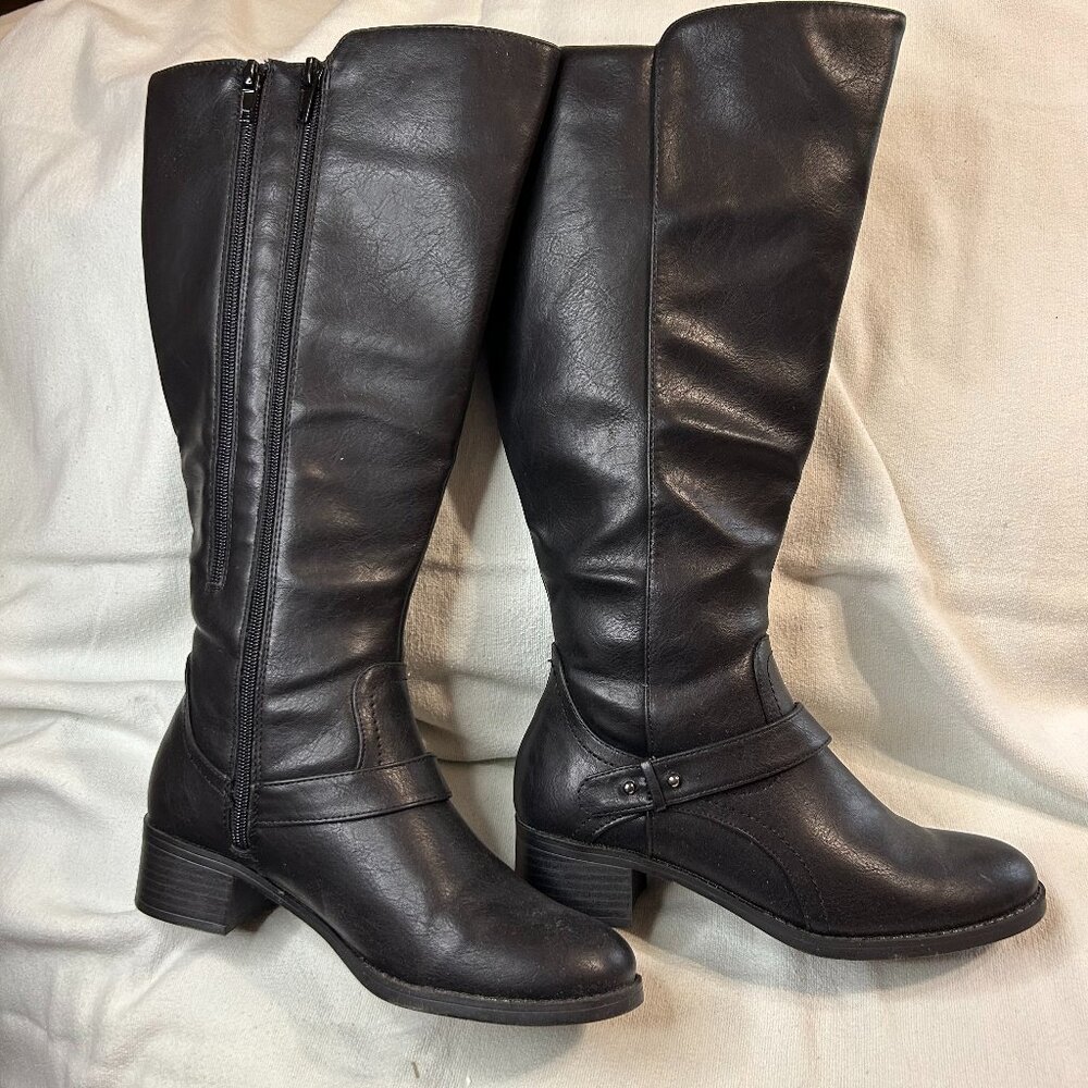 Easy Street Boots. Size 7M Wide Calf. Only Worn Once. (1198)